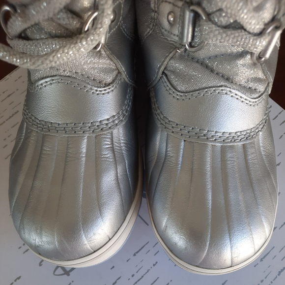 Girls Sorel Size 3 Disney Frozen II Waterproof Snow Boots - Picture 7 of 9